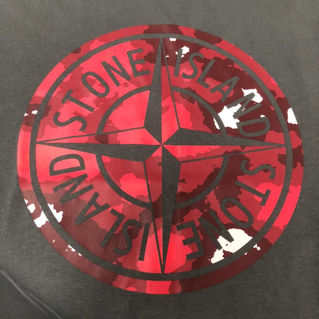 P180 Stone Island 2025 latest T-shirt, couple style ~ original order, fashionable and casual short T-shirt, specially made of customized cotton fabric ~ 100% cotton T-shirt ~ pre-washed to prevent deformation and shrinkage problem, more comfortable and breathable on the body ~ all available from stock ~ unique design style, trendy must-have item, complete with three standards 👍 Color: black/white/coffee/dark gray Size: S M L XL (larger version Please state your height and weight when placing an order)